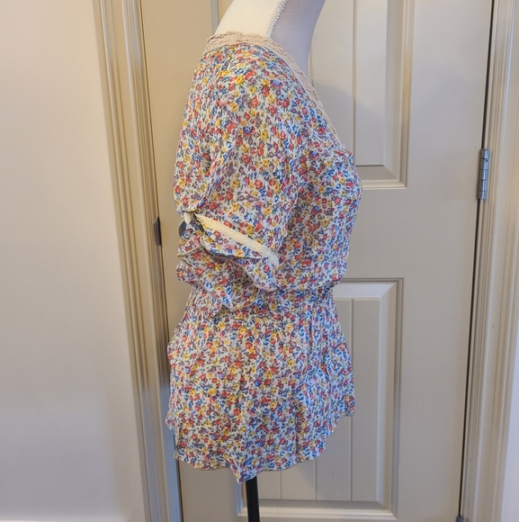 4/$30. XXI Floral Top. Good condition. - Picture 2 of 8